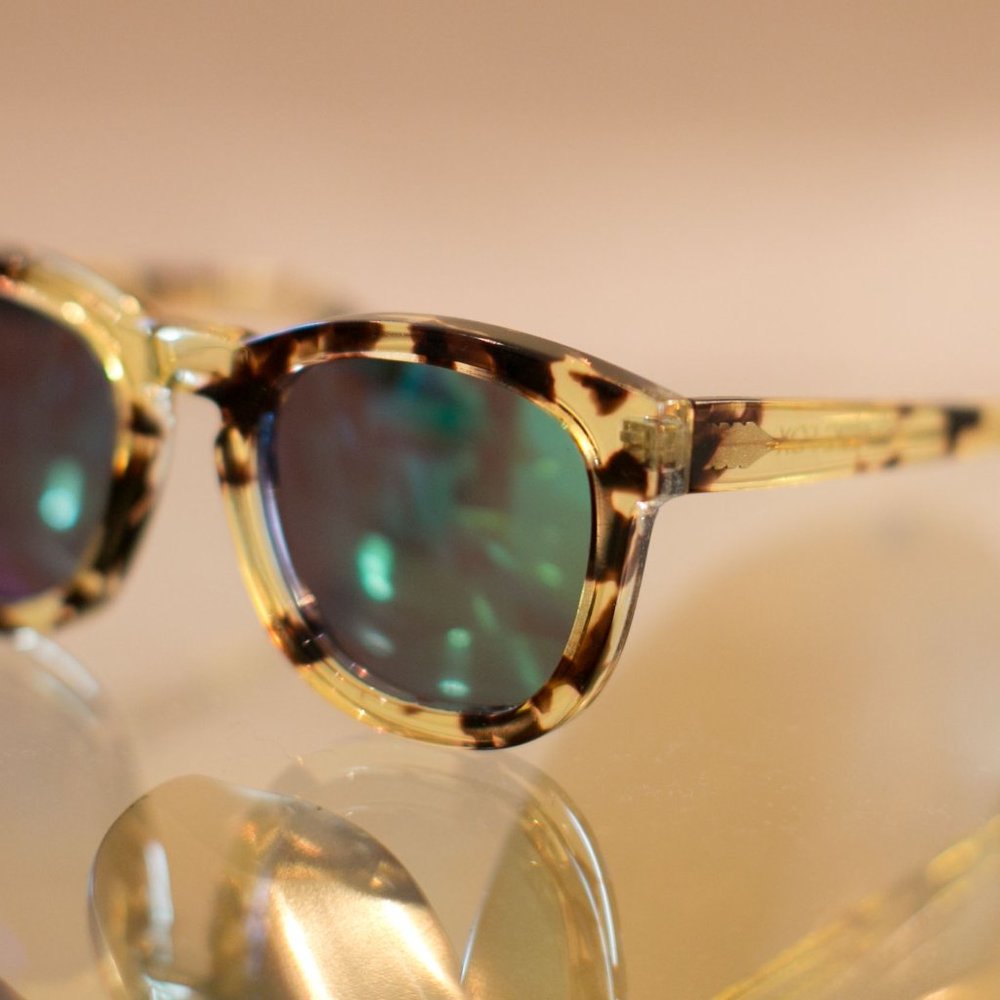 Wildfox Women's Classic Fox Deluxe Sunglasses